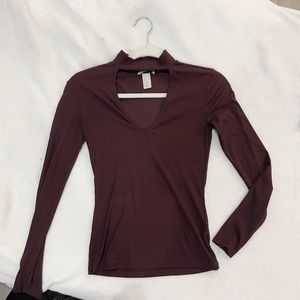5/20$ H&M Long Sleeve Burgundy Ribbed Cut Out Top